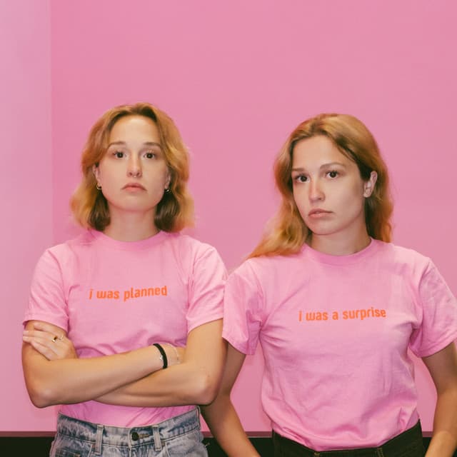 Avatar de two girls one mom en Spotify